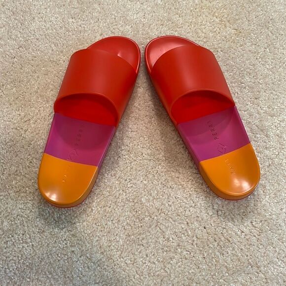 KATY PERRY SANDELS - Picture 1 of 10